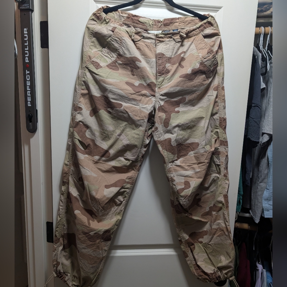 American Eagle Outfitters Tan Camouflage Joggers